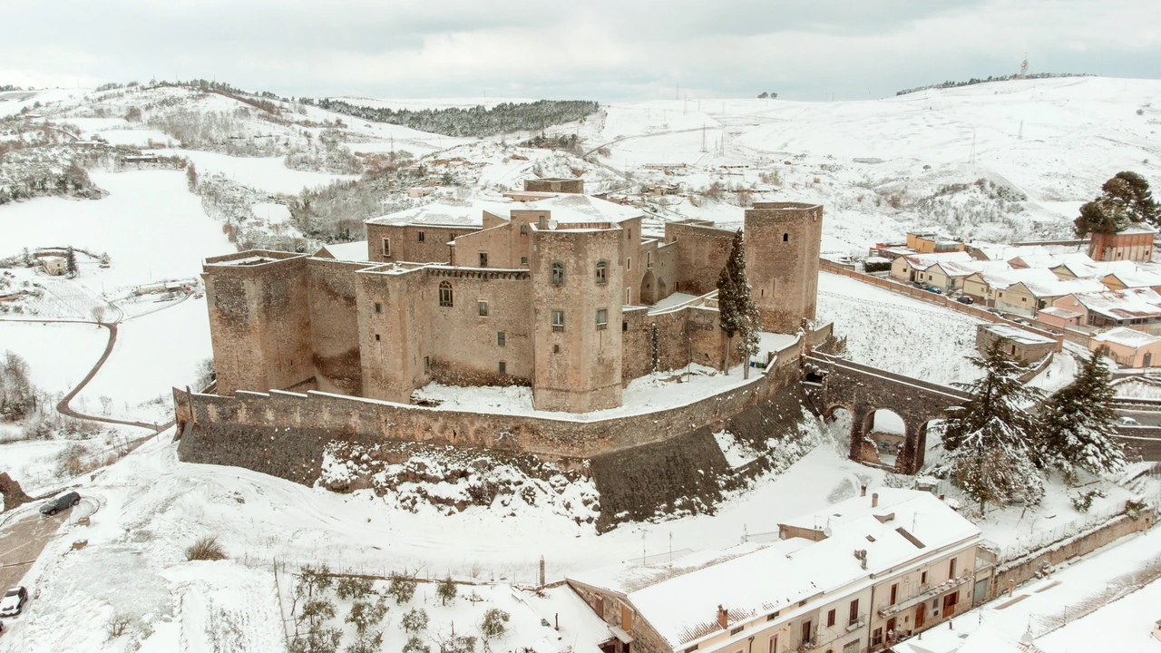 Il castello di Melfi innevato